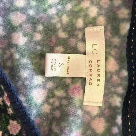 LC Lauren Conrad Floral Sweatshirt. Size Small. NWT. Navy Blue with pink flowers - Picture 4 of 7